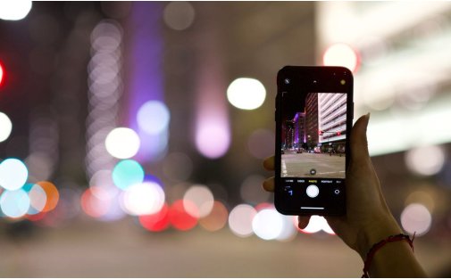 Luce blu dei dispositivi elettronici, può davvero far male alla vista?